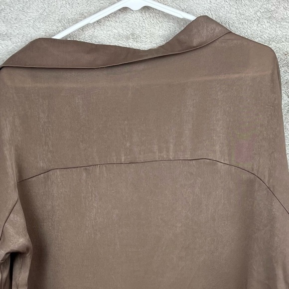 VERY J Unique Collared Shimmery Blouse Shoulder Buttons Large Funnel Neck - Picture 12 of 15